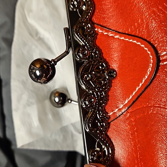 TODAY LAST CHANCE THIS PRICE NWOT Vintage kiss lock crossbody - Picture 6 of 7